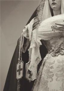 manos de la virgen de la trinidad